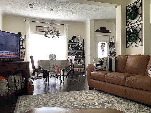 3rd image of 125 Cloudbridge Dr