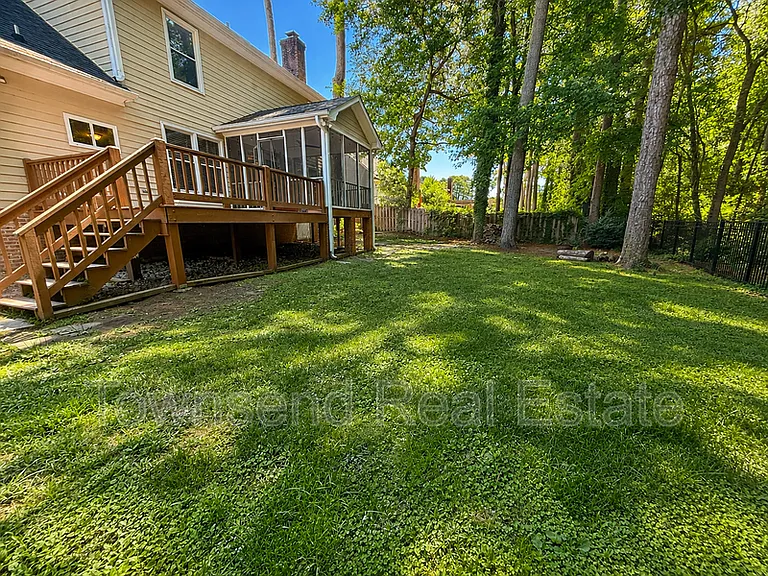 2937 Delaware Dr — Photo 32