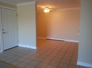 1 Hawthorne Ln APT 103, Fox Lake, IL 60020