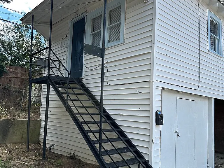 139 E Lister St — Photo 1