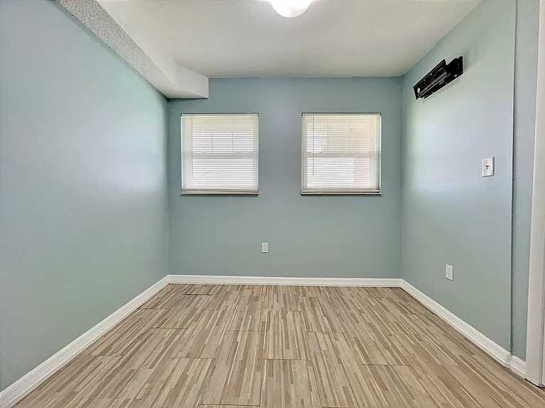 865 Sky Lake Cir #D — Photo 19