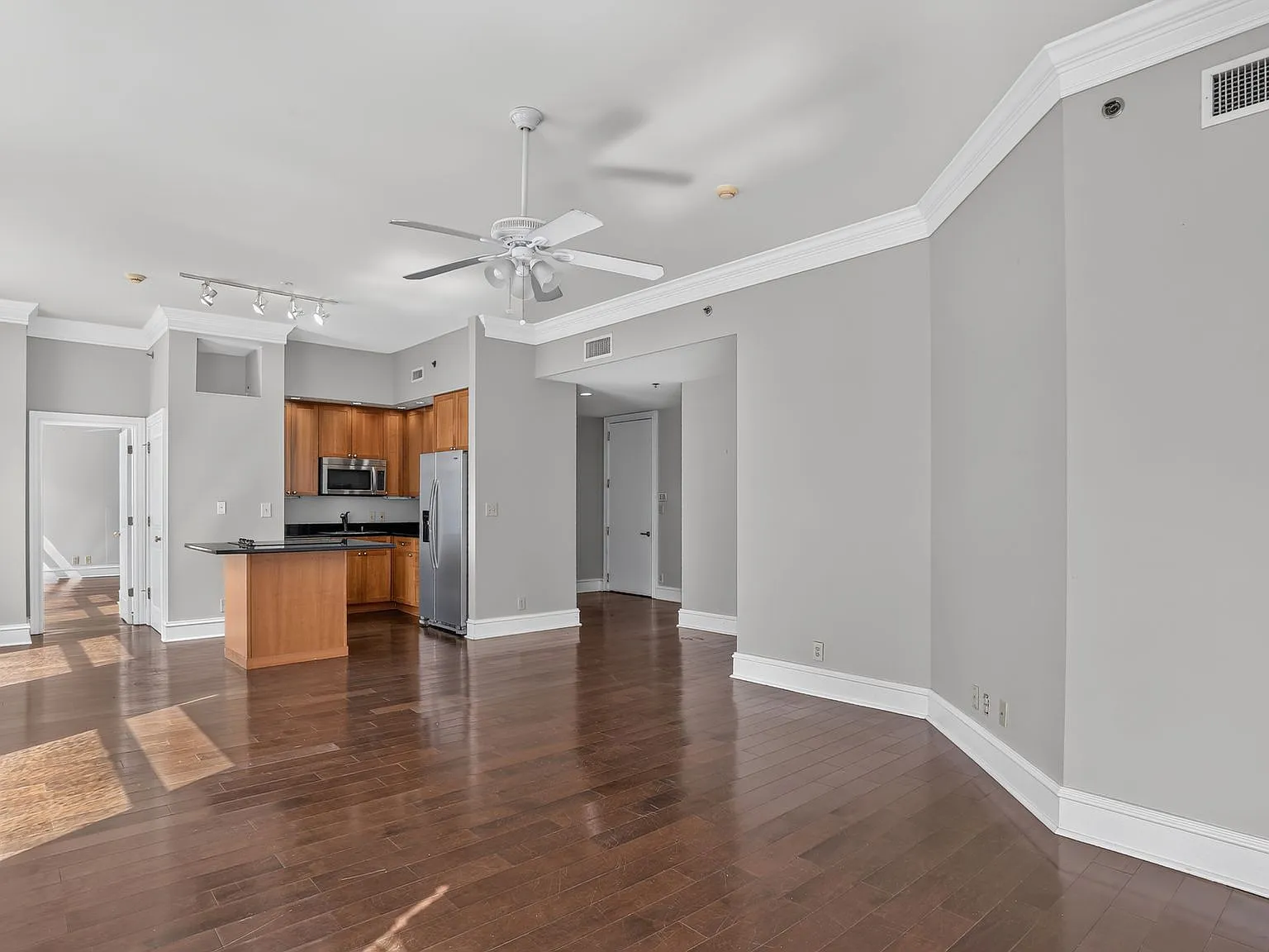 2 bed, 1332 sqft, $3,000 — Photo 2