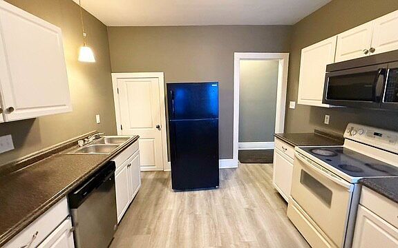 5th image of 3370 N College Ave