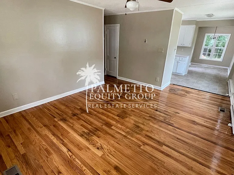 2307 Maywood St — Photo 2