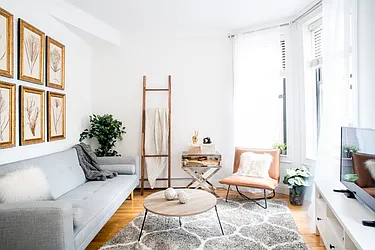 Rented by ER (DO NOT USE)