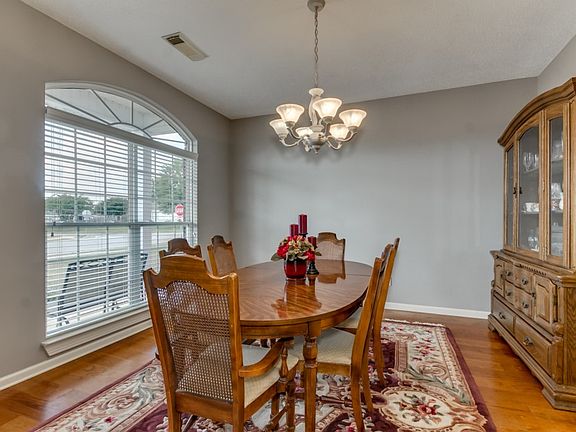 3rd image of 9909 Empress Blvd