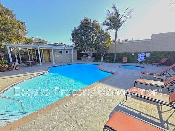 2nd image of 320 Harbor Breeze Dr