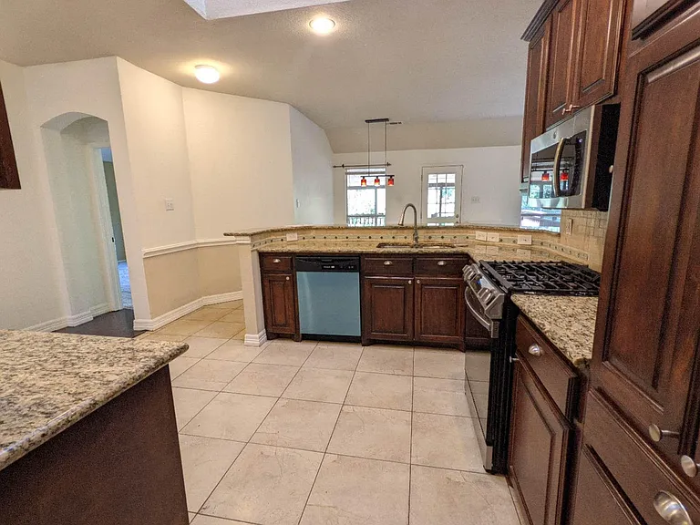 1321 Meadowbrook Dr — Photo 6