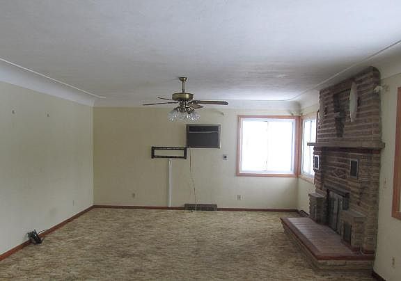 4th image of 3039 Hayes Ave