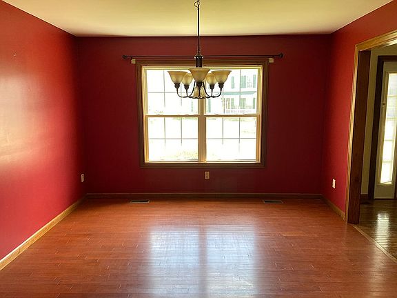 2nd image of 1564 Thistlewood Cir