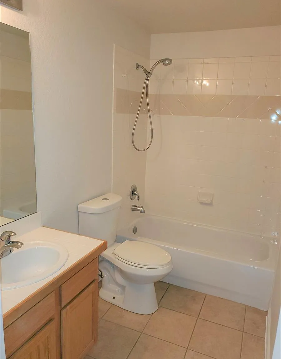 2 bed, 2.0 bath, 1038 sqft, $2,195 — Photo 4