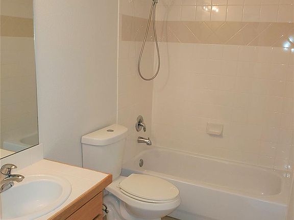4th image of 1747 N Pearl St APT 201
