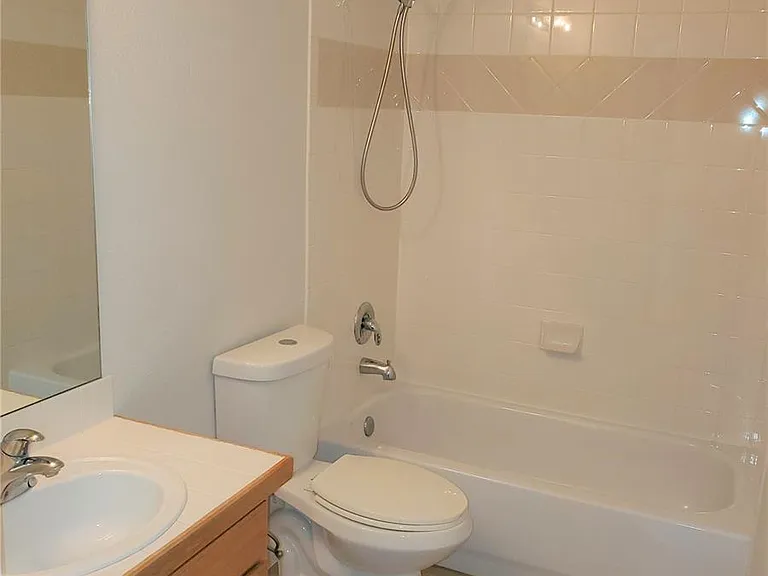 1747 N Pearl St #201 — Photo 4