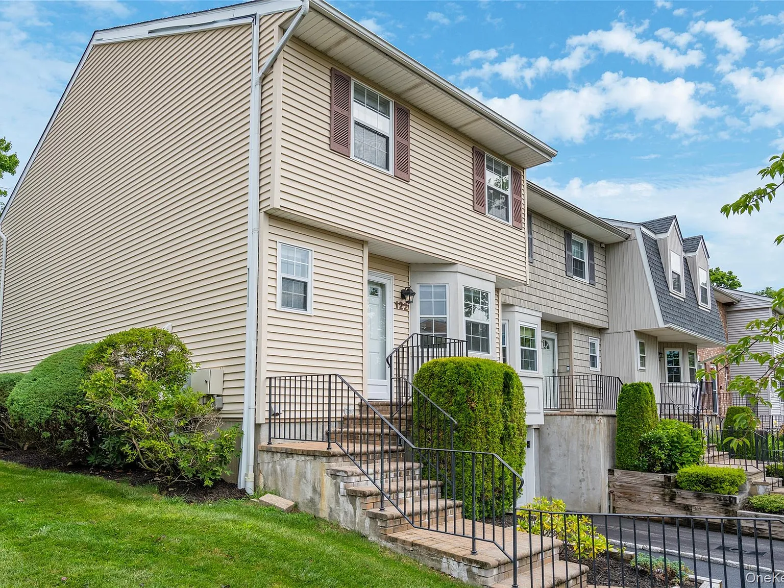 3 bed, 2.5 bath, 1619 sqft, $6,200 — Photo 3