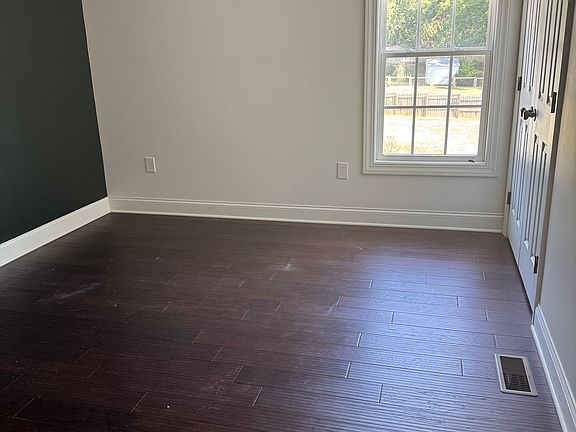 3rd image of 712 N Main St