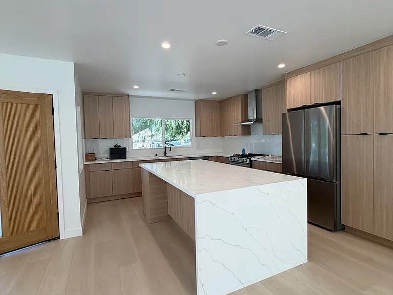 6200 Camellia Ave — Photo 3