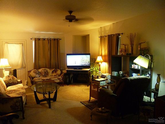 4th image of 177 SW Ivy Ct