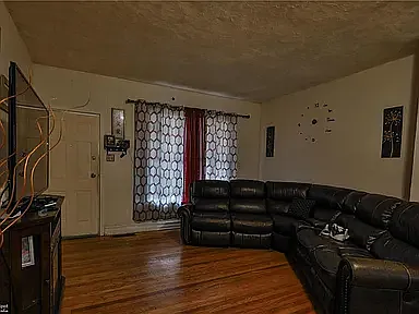 5 bed, 1700 sqft, $2,000 — Photo 4