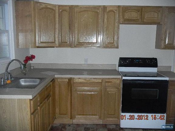 5th image of 4-11 17th St #1X