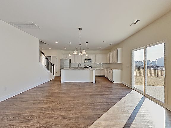 4th image of 421 Bluewater Cir