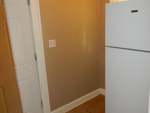 3rd image of 5404 Euclid Ave