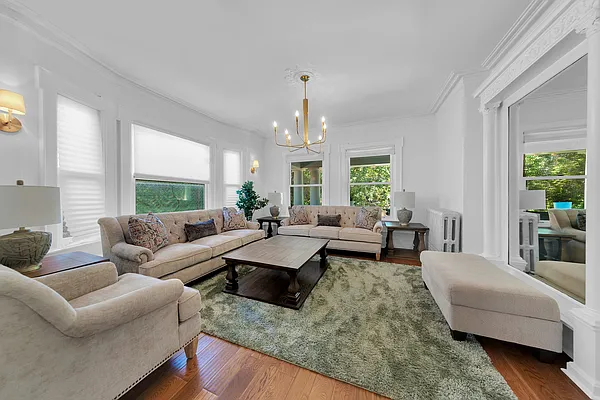 Living room, photo 1