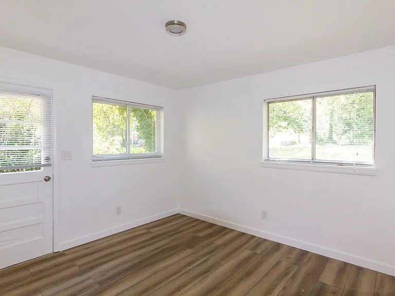 545 Oakview Rd — Photo 6