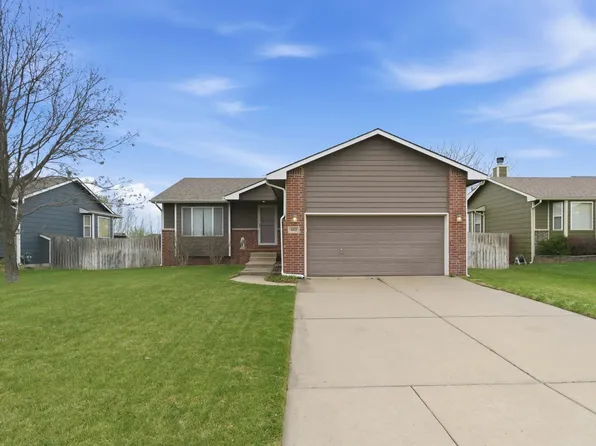 652 E Plantation Rd, Maize, KS 67101