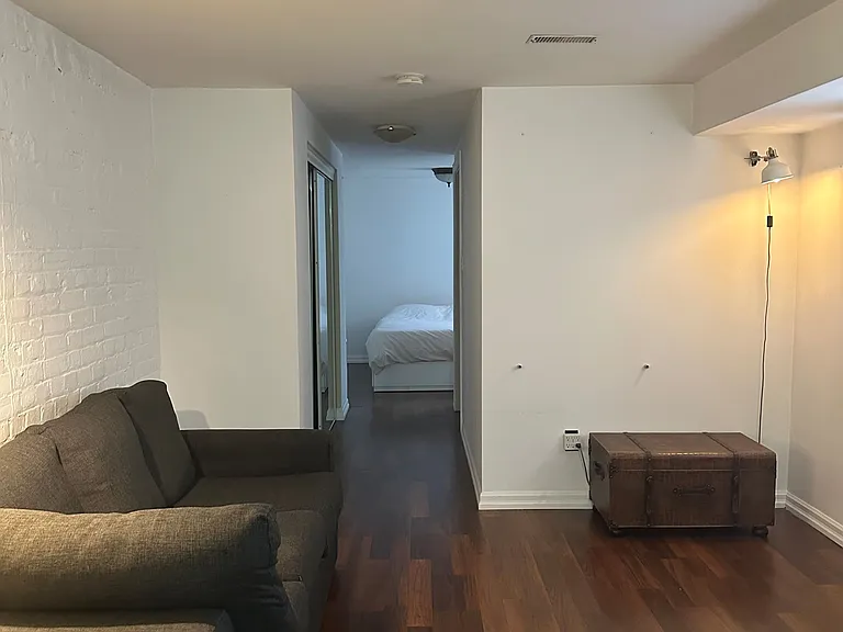 66 Mackenzie Cres #BASEMENT — Photo 2