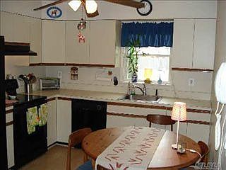 3rd image of 52 Putnam Ave