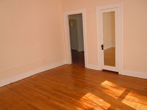 4th image of 300 Seminole St SE