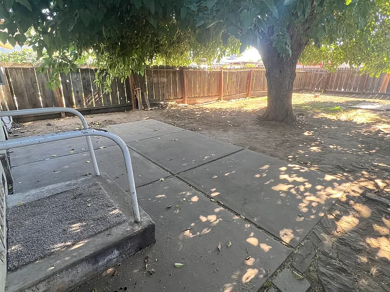 135 Phoenix Ave — Photo 8
