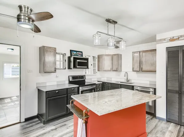 13144 Fairway Dr, Crestwood, IL 60445