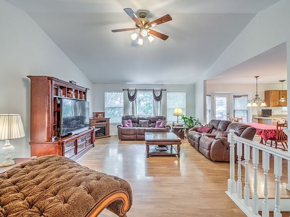5th image of 807 Huntwood Pl