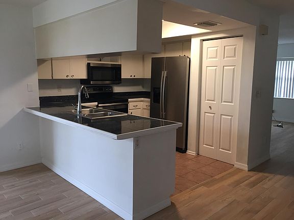 2nd image of 2788 Meadow Wood Dr