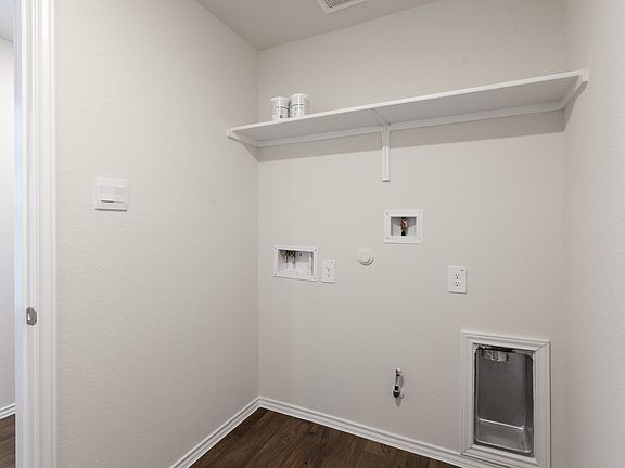 4th image of 136 Granary Dr