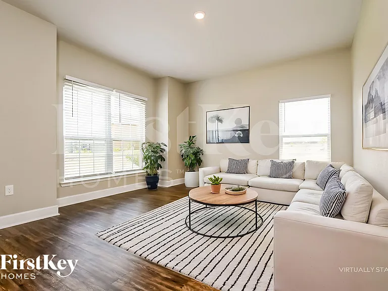243 Brookshire Dr — Photo 3