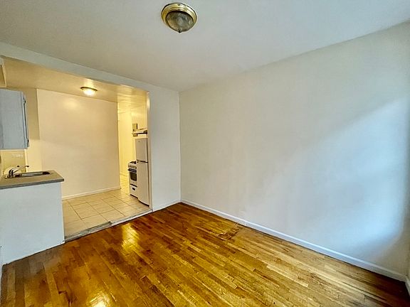 2nd image of 524 E 11th St #L6