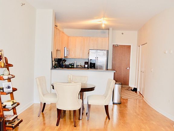 2nd image of 1322 S Prairie Ave Unit 1811