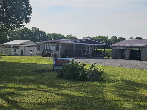35 Brocklehurst Ln, Jackson Center, PA 16133