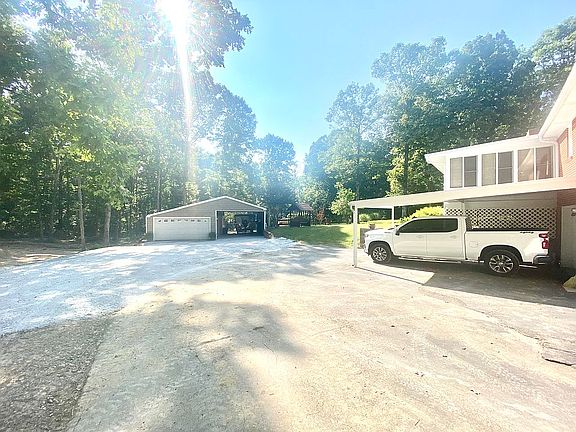 3rd image of 102 Oak Crest Dr