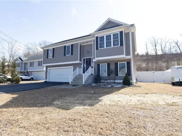 32 Dike St, Woonsocket, RI 02895