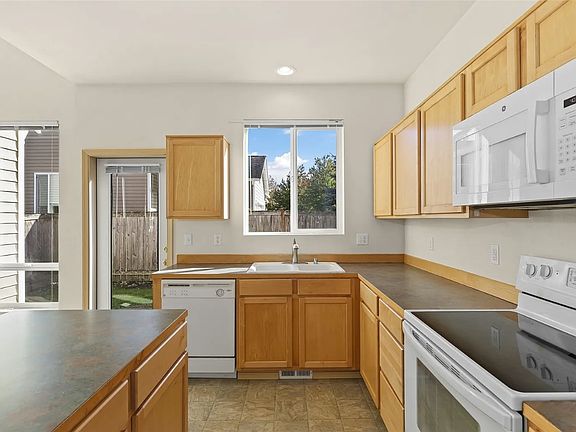 4th image of 3143 5th Ave NW