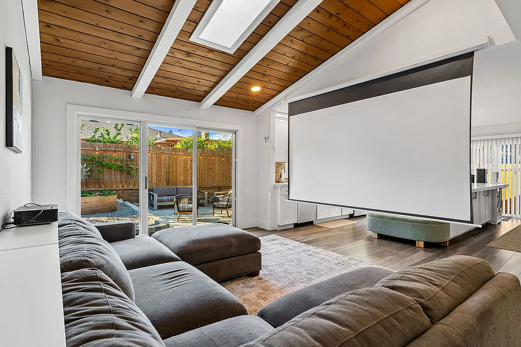 3 bed, 2.0 bath, 1440 sqft, $5,000 — Photo 3