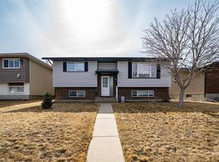 25 N Seven Persons Cres SW, Medicine Hat, AB T1B2A6