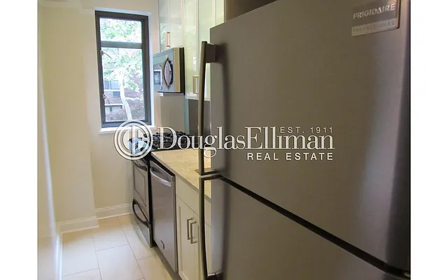 Rented by Douglas Elliman | media 20