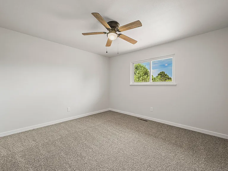 3018 Roche Dr N — Photo 26