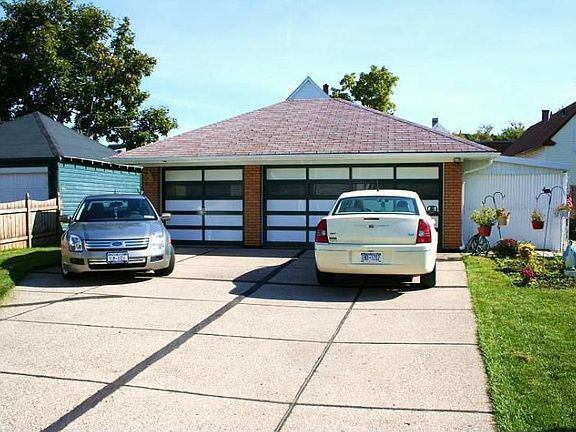 4th image of 147 Stewart Ave