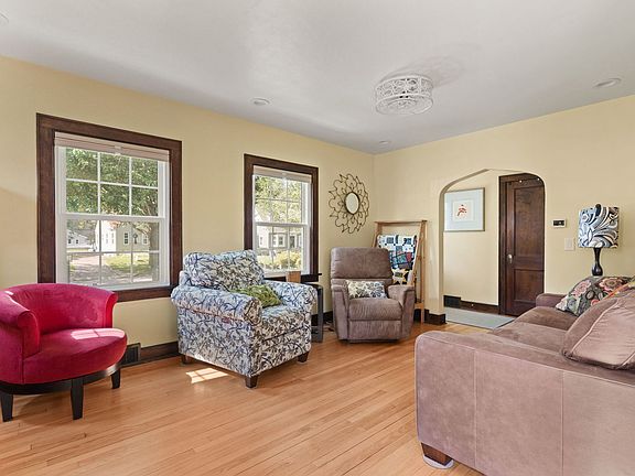 5th image of 1118 Grand Ct
