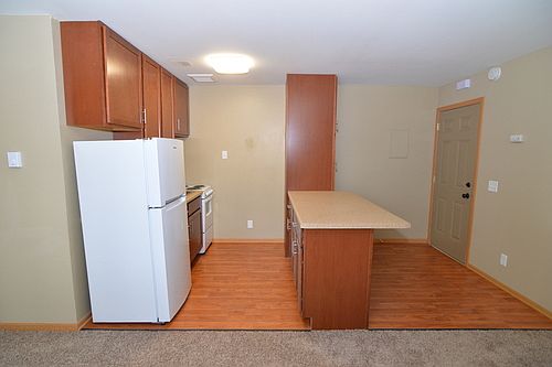 1st image of 533 McCormick Ave #8